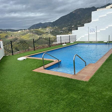 Atico Con Increibles Vistas A Las Montanas Y Mar Frigiliana Exteriör bild