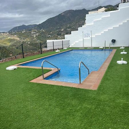 Atico Con Increibles Vistas A Las Montanas Y Mar Frigiliana Exteriör bild