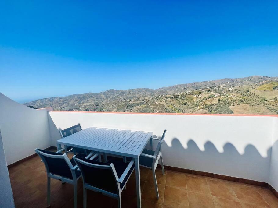Atico Con Increibles Vistas A Las Montanas Y Mar Frigiliana Exteriör bild