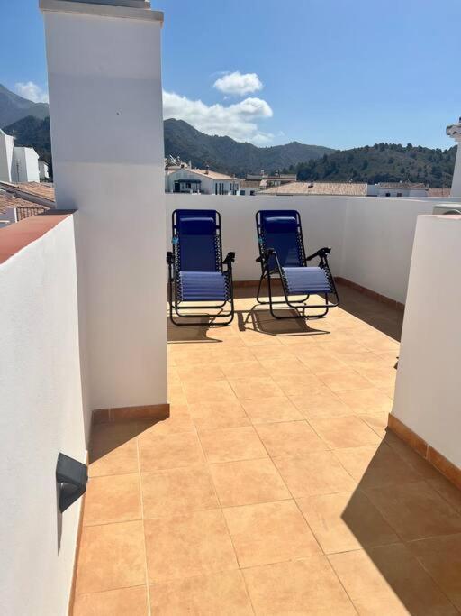 Atico Con Increibles Vistas A Las Montanas Y Mar Frigiliana Exteriör bild