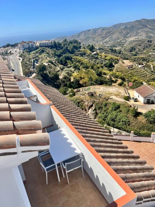 Atico Con Increibles Vistas A Las Montanas Y Mar Frigiliana Exteriör bild