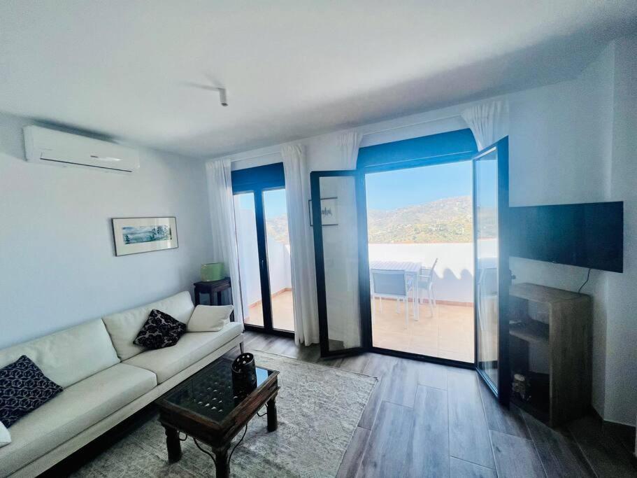 Atico Con Increibles Vistas A Las Montanas Y Mar Frigiliana Exteriör bild