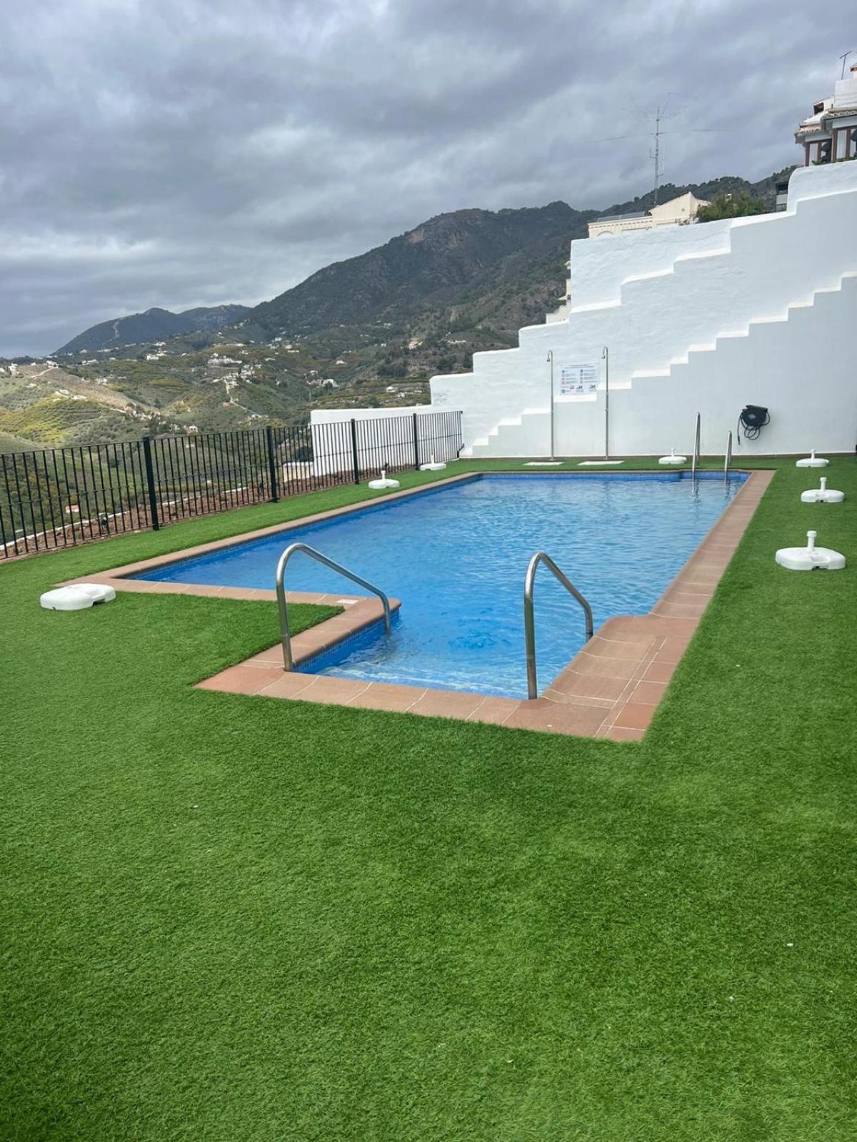 Atico Con Increibles Vistas A Las Montanas Y Mar Frigiliana Exteriör bild
